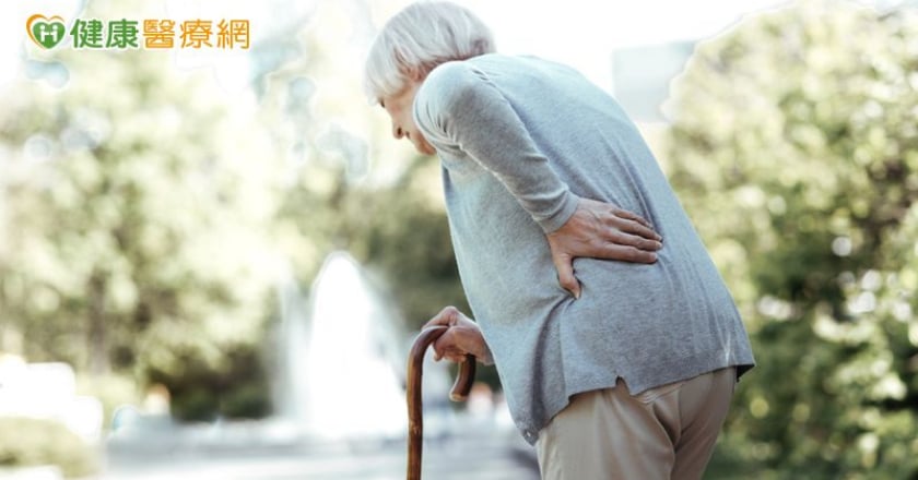 八旬阿嬤駝背、脊椎側彎 「微創手術治療」成功重拾行動力